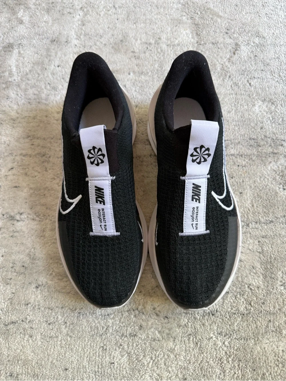 NEW Size 9- Nike Interact Run EasyOn Black White Flyknit